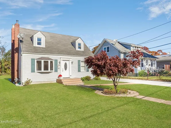 183 Carman St, Patchogue, NY 11772