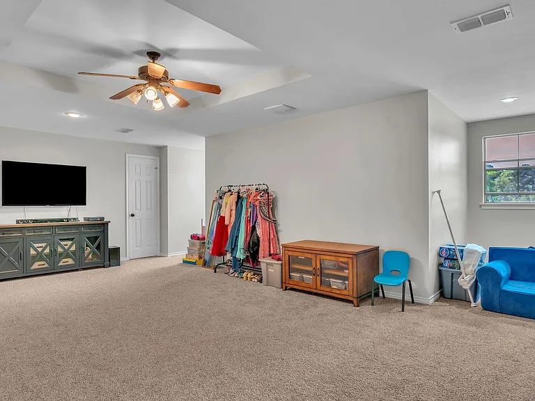 350 Julius Davis Ln — Photo 35