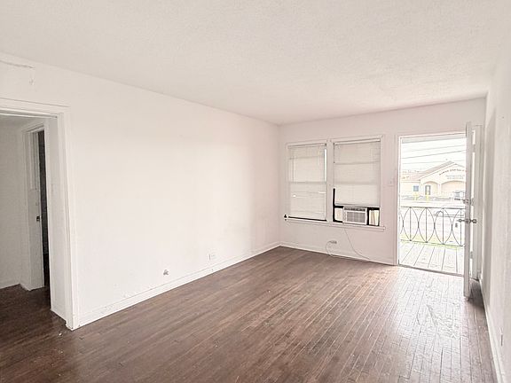 4th image of 4513 S Staples St #205