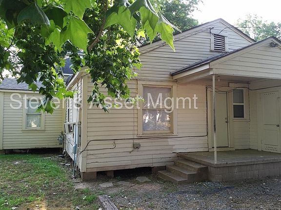 3rd image of 109 E Fairview St
