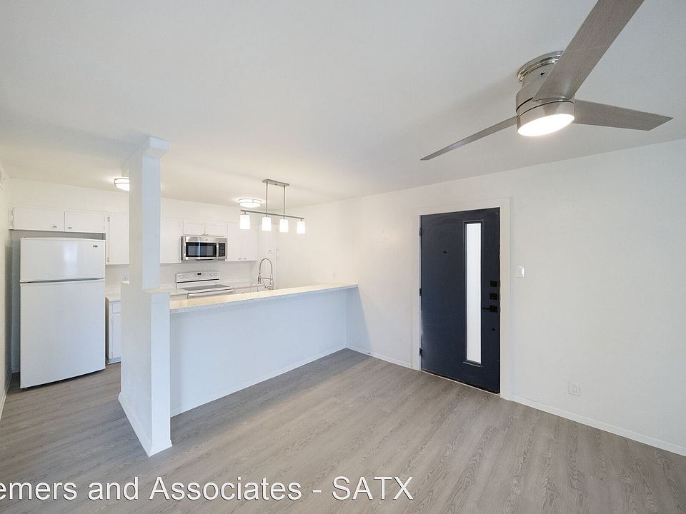 1st image of 404 E Park Ave APT 8