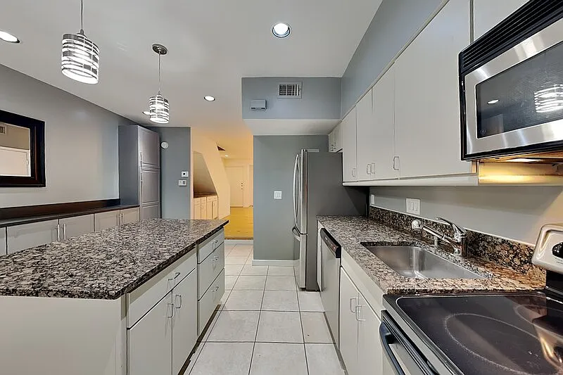 2 bed, 1.5 bath, 1163 sqft, $2,350 — Photo 4