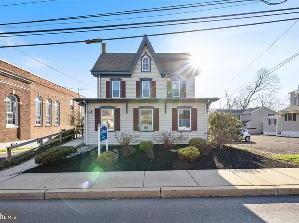 46 N Main St, Chalfont, PA 18914