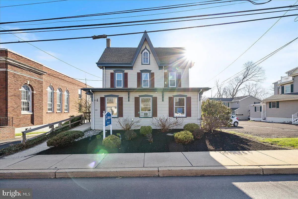 46 N Main St photo 1