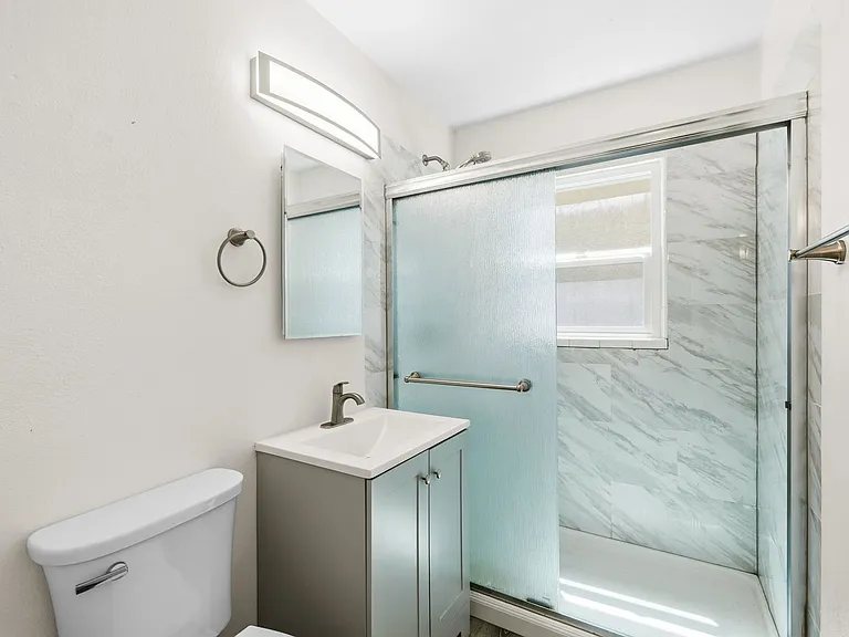 Windansea Apartments — Photo 3