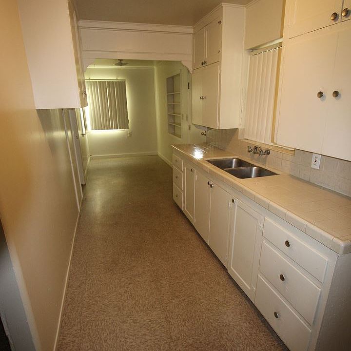 2nd image of 11912 Magnolia St