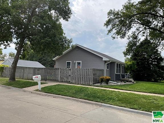 2nd image of 530 E 20th St