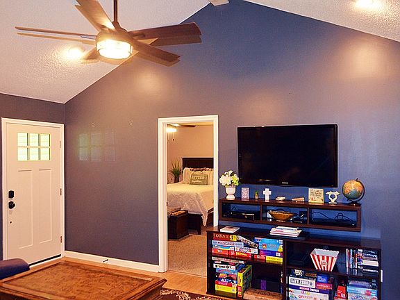 5th image of 403 Scarlet Oak Dr