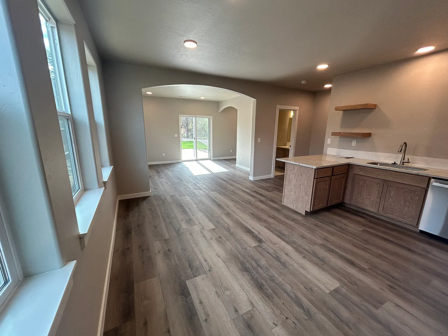 3 bed, 2.5 bath, 1570 sqft, $2,350 — Photo 4