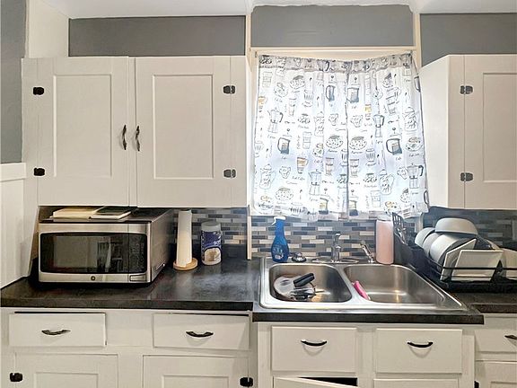 4th image of 688 Merton Ave