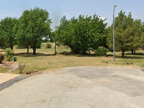 3100 Briarcliff Cir, Gainesville, TX 76240