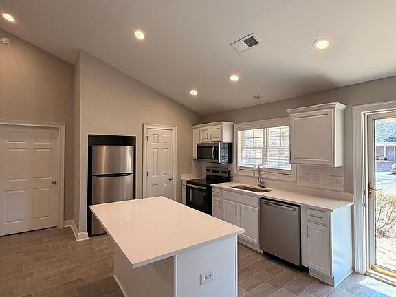 4th image of 802 W Longleaf Dr Unit 38