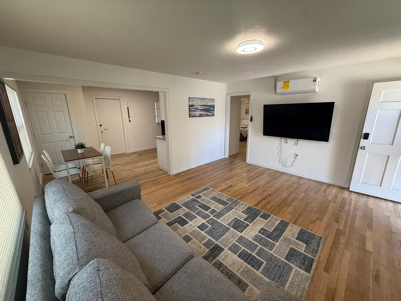 2 bed, 850 sqft, $1,500 — Photo 2
