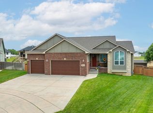 2933 E Fairchild Ct, Park City, KS 67219
