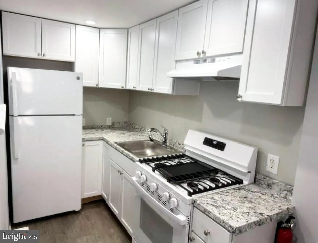 2 bed, 1.0 bath, 918 sqft, $1,595 — Photo 4