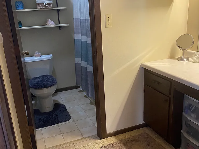 1537 W 10th St #4 — Photo 7