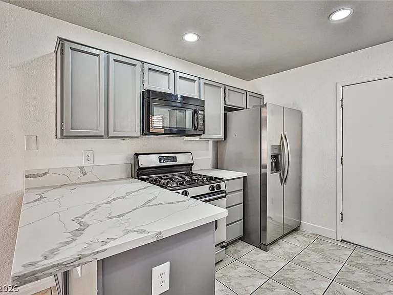 9285 Casa Christina Ln — Photo 2