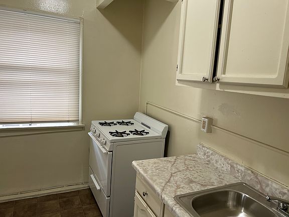 5th image of 834 S Oxford Ave #M301
