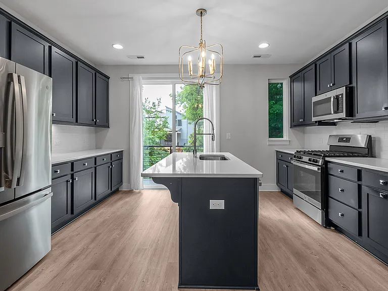 570 W End Dr — Photo 16