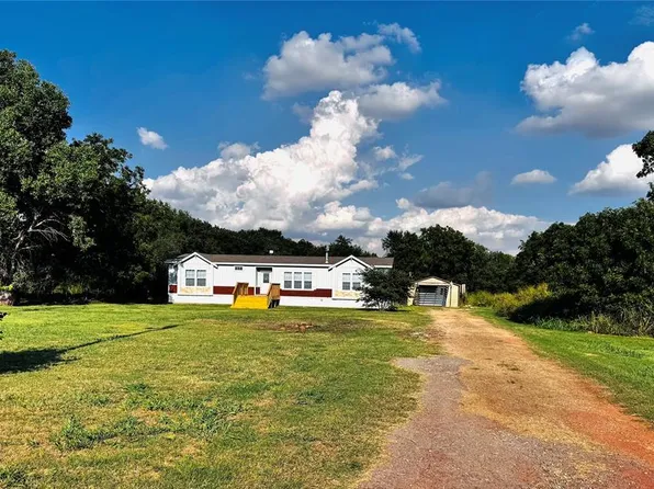 8311 S 16th St, Waukomis, OK 73773