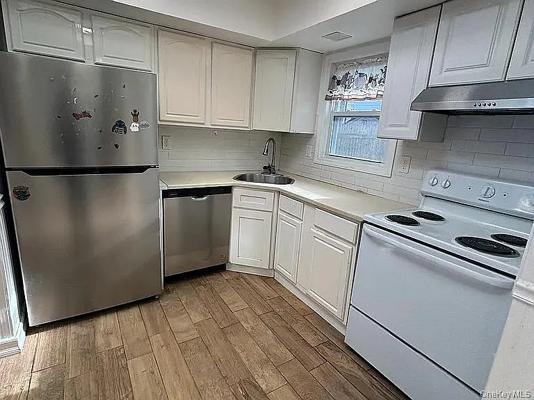 61 Montgomery Ave — Photo 3