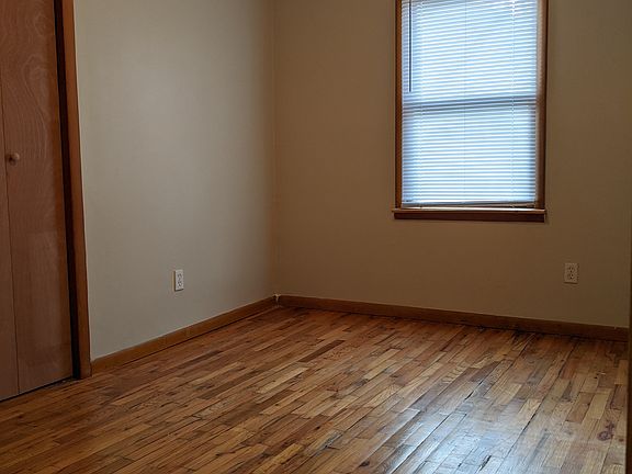 4th image of 10614 Oakland Ave