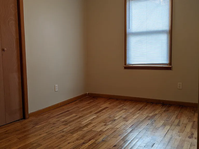 10614 Oakland Ave — Photo 4