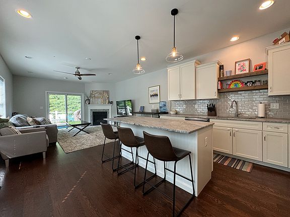 5th image of 122 Milton St #122