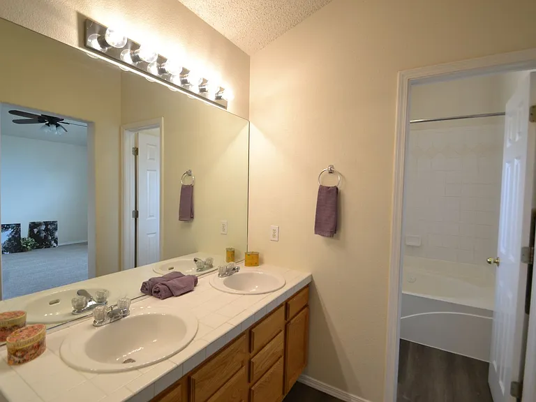 815 Riverview Ln — Photo 18