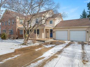 498 River Bend Rd UNIT B, Naperville, IL 60540
