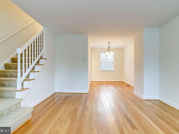 5th image of 2955 S Columbus St