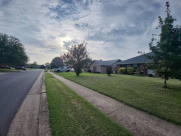 4th image of 521 Glenwood Dr