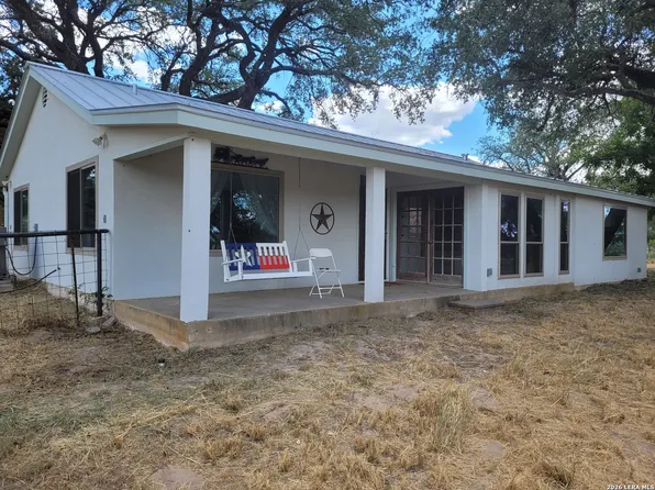 198 PRIVATE ROAD 7730, Devine, TX 78016
