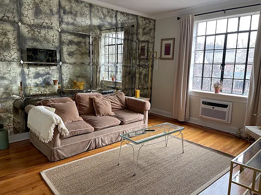 Rented by Halvatzis Realty | media 23