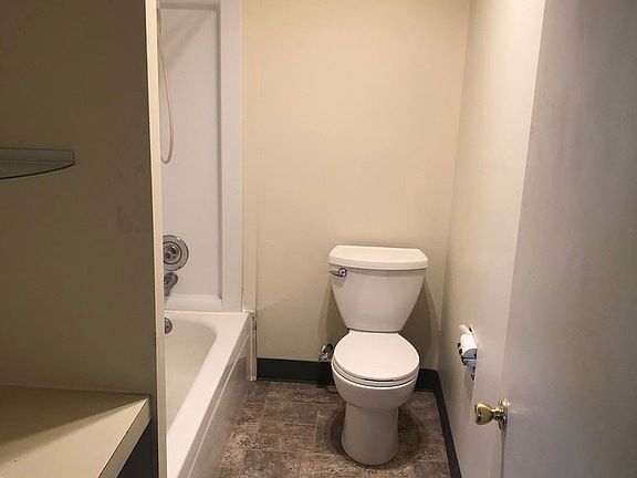 3rd image of 311 N Emerson Ave APT 4