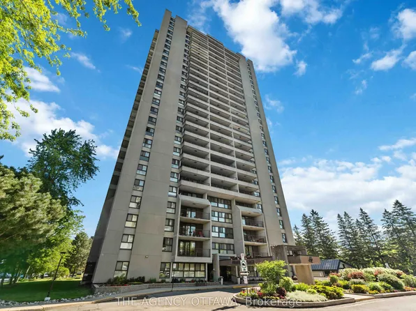 1785 Frobisher Ln #703, Ottawa, ON K1G 3T7