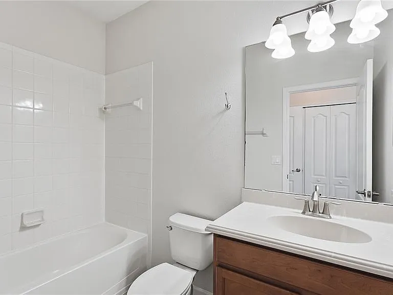 2217 Crosston Cir — Photo 19