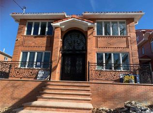 58-43 254th St, Little Neck, NY 11362