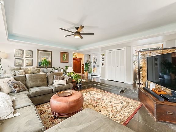4th image of 3425 NE 33rd Ave