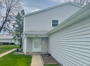 1389 S Glen Cir APT B, Aurora, IL 60506