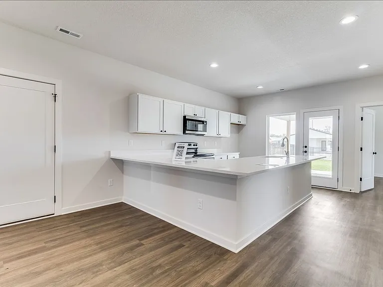 3440 E Thunder St — Photo 6