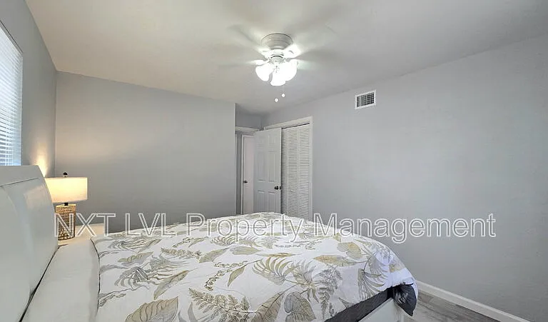 2348 Burton Ave — Photo 21