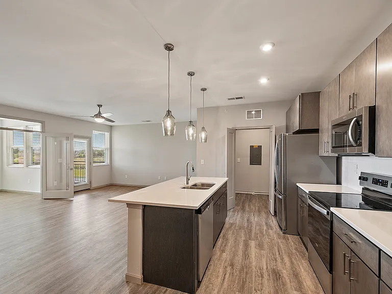 19Nineteen Promenade — Photo 108