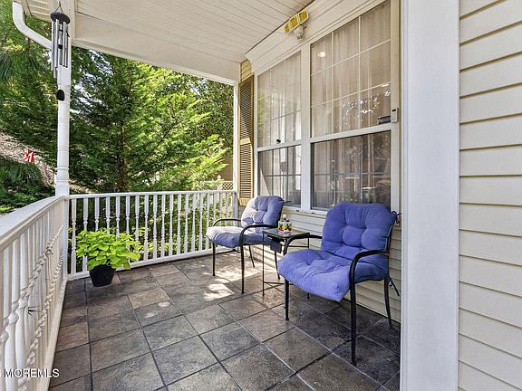 5th image of 411 Perry Street