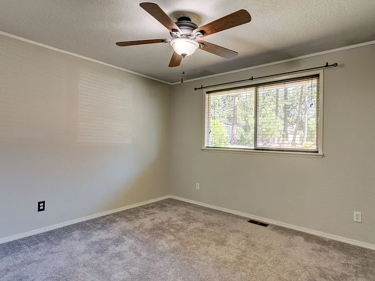 899 SW 13th Ave — Photo 17