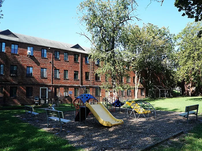 Fleetwood Village Apartments — Photo 5