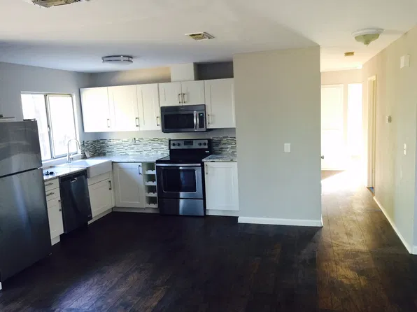 705 W Creekside Cir, Dixon, CA 95620