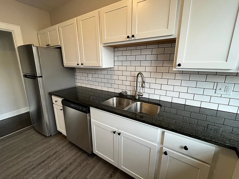 465 E Hudson St — Photo 8