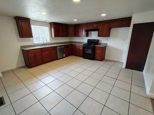 1351 Leonard Ave #A Photo 1 1351 Leonard Ave #A Photo 1