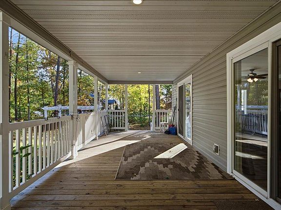 3rd image of 33977 Pine View Ln